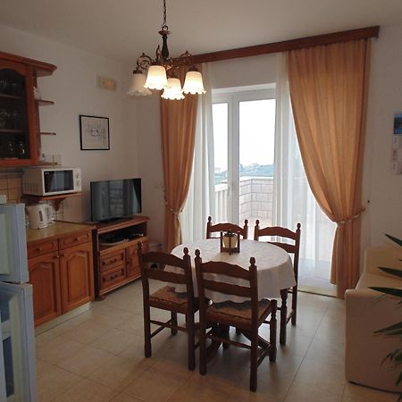 Villa Apartments Mate Cebalo Лумбарда Екстериор снимка