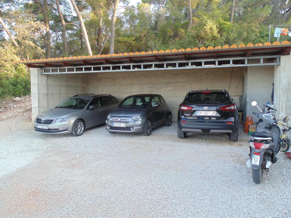 Villa Apartments Mate Cebalo Лумбарда Екстериор снимка