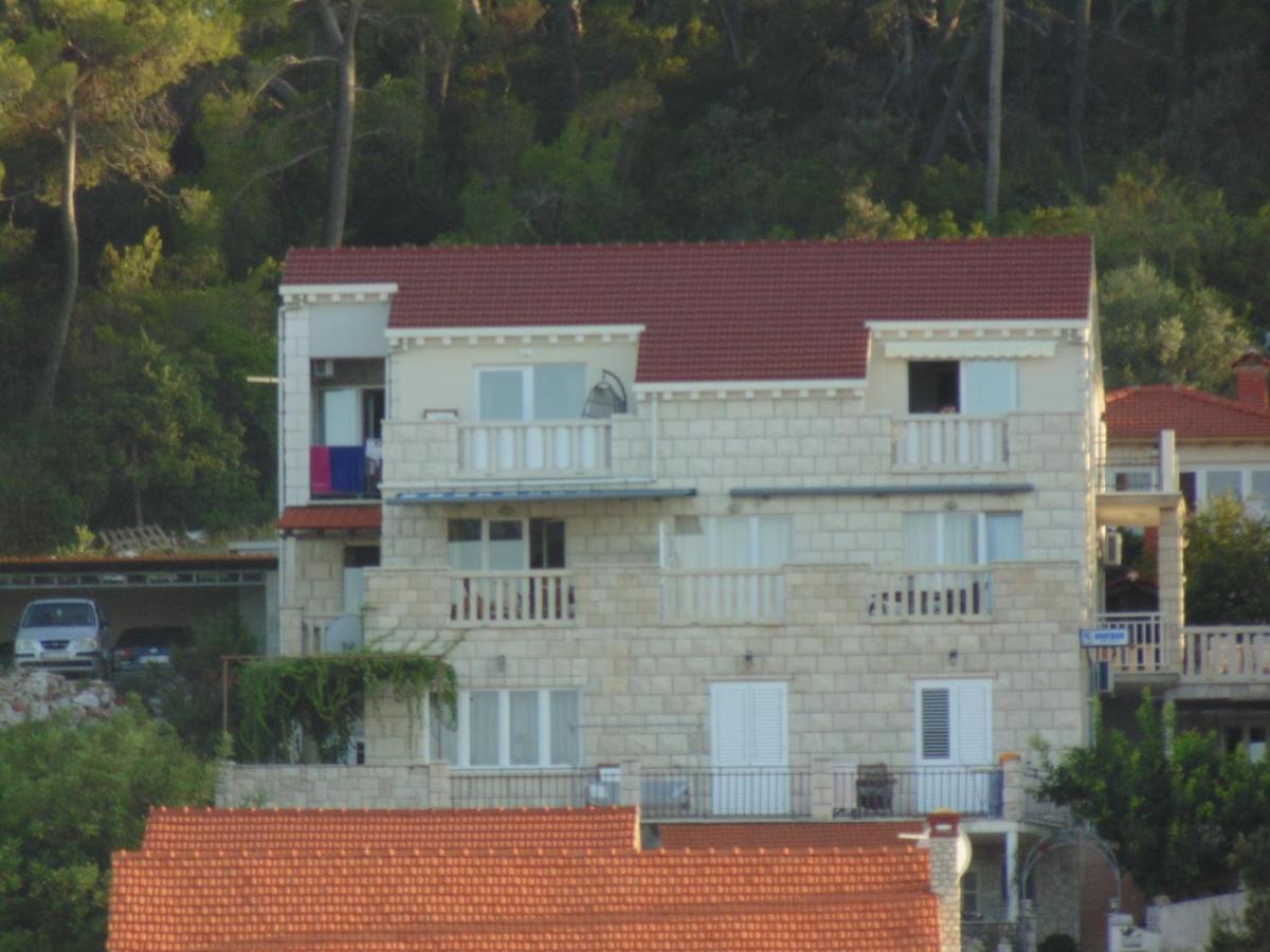 Villa Apartments Mate Cebalo Лумбарда Екстериор снимка