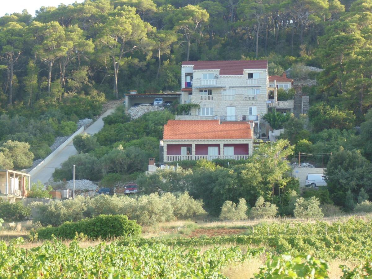 Villa Apartments Mate Cebalo Лумбарда Екстериор снимка