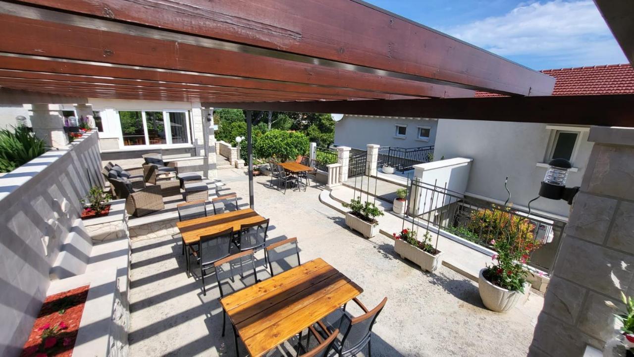 Villa Apartments Mate Cebalo Лумбарда Екстериор снимка