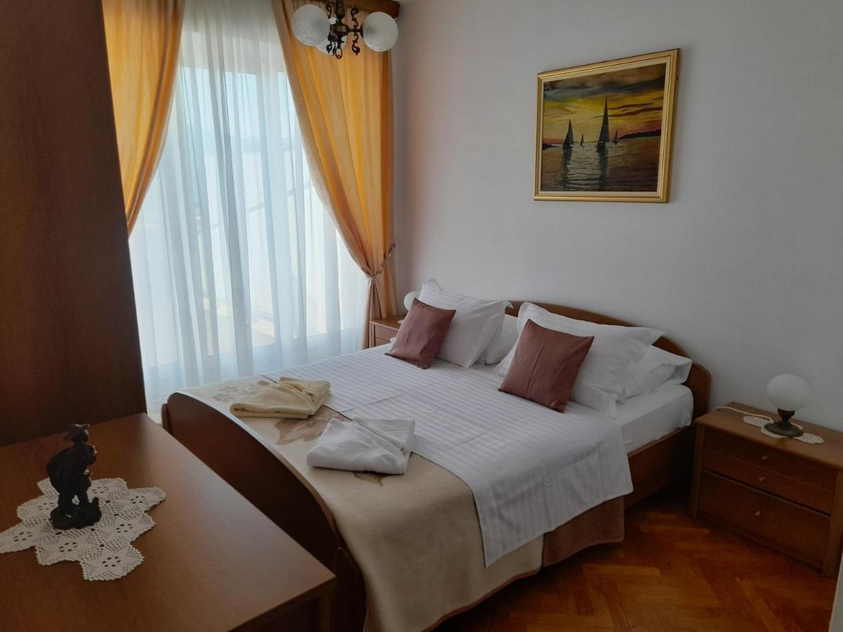 Villa Apartments Mate Cebalo Лумбарда Екстериор снимка