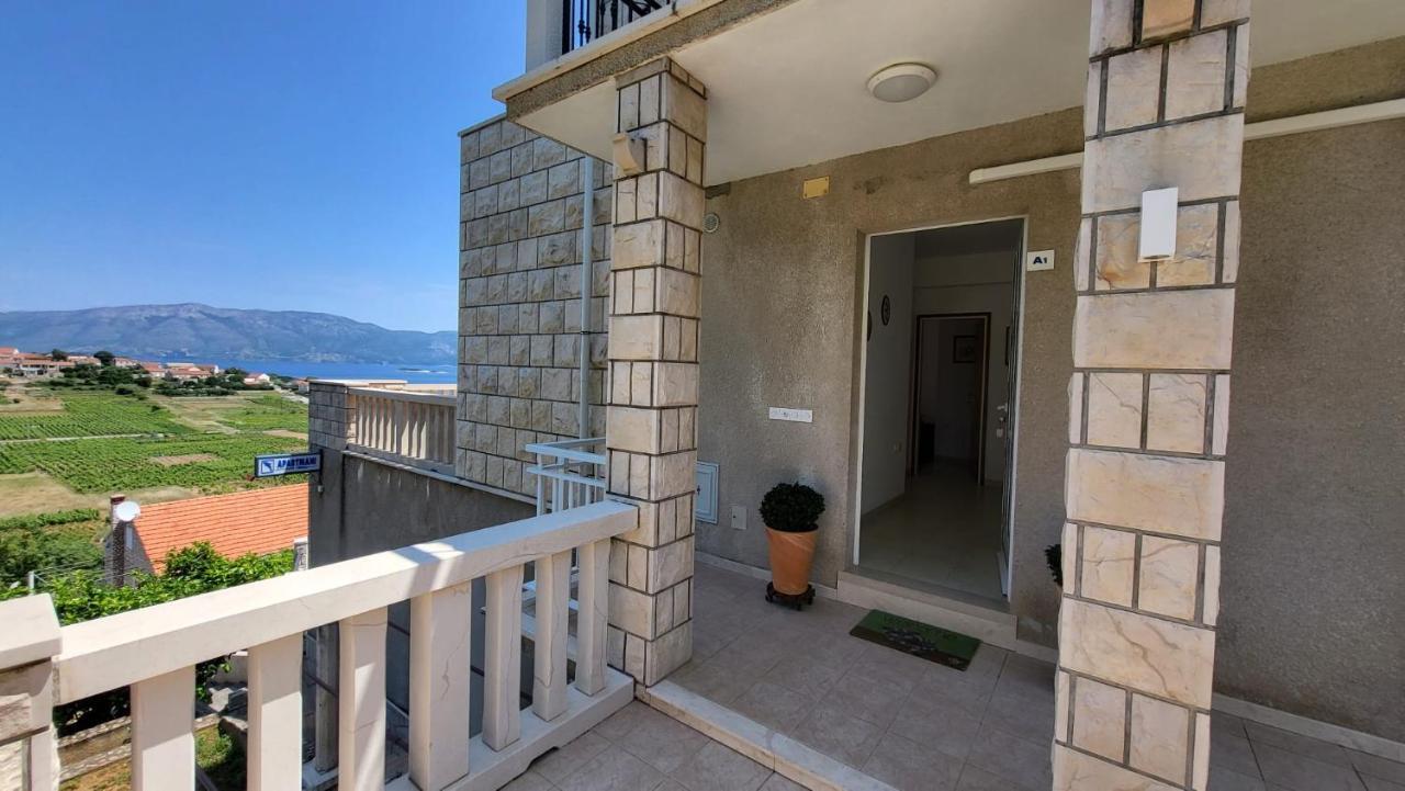 Villa Apartments Mate Cebalo Лумбарда Екстериор снимка