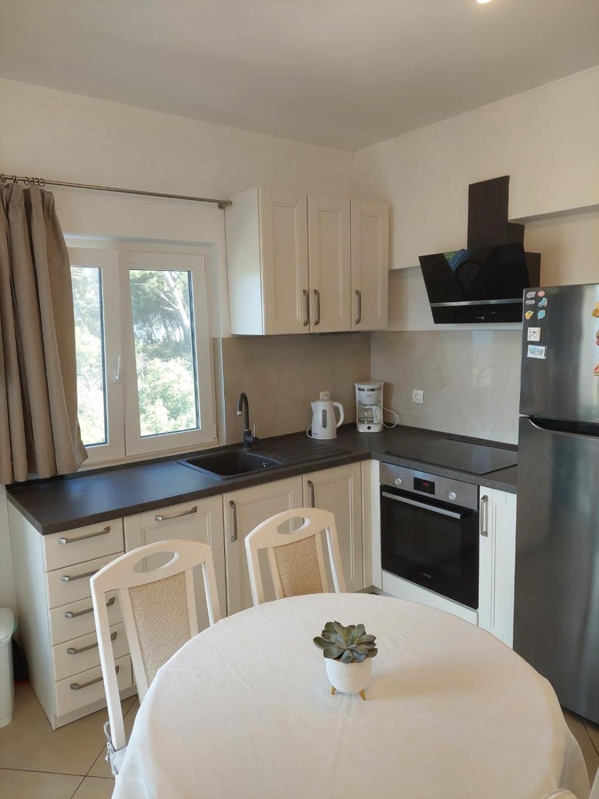 Villa Apartments Mate Cebalo Лумбарда Екстериор снимка