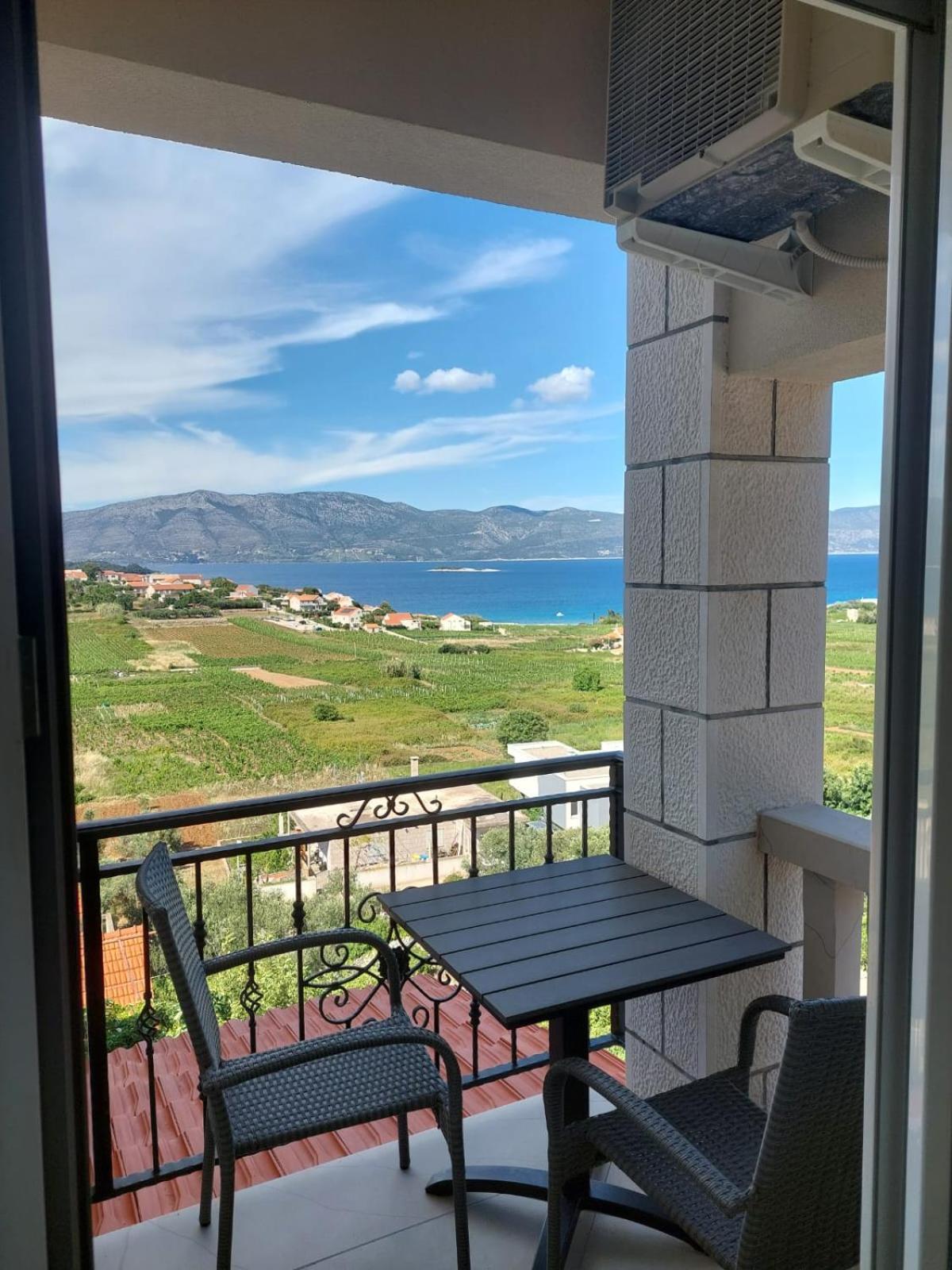 Villa Apartments Mate Cebalo Лумбарда Екстериор снимка