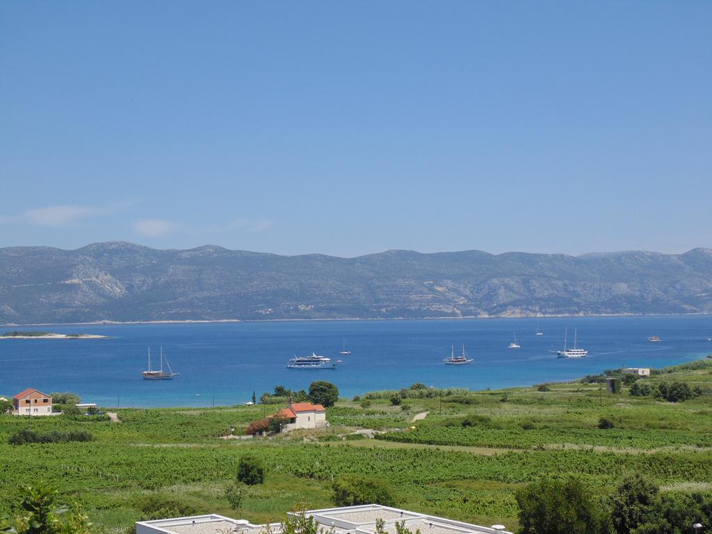 Villa Apartments Mate Cebalo Лумбарда Екстериор снимка