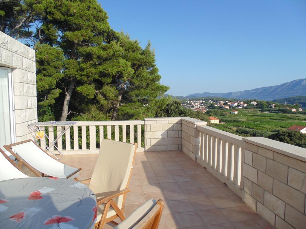 Villa Apartments Mate Cebalo Лумбарда Екстериор снимка