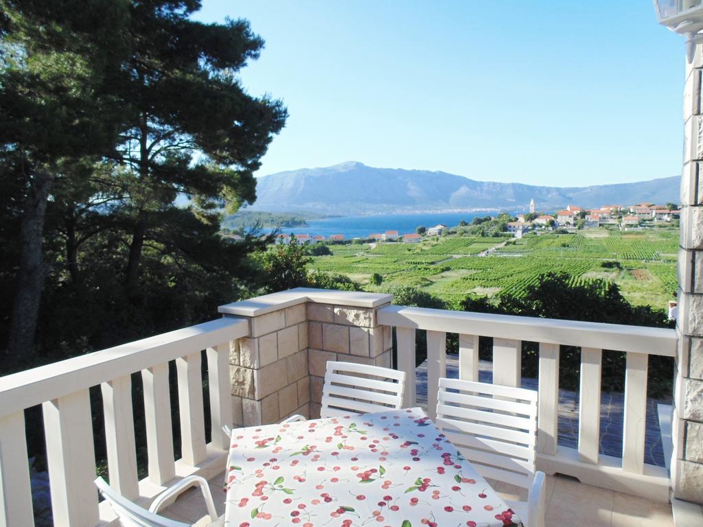 Villa Apartments Mate Cebalo Лумбарда Екстериор снимка