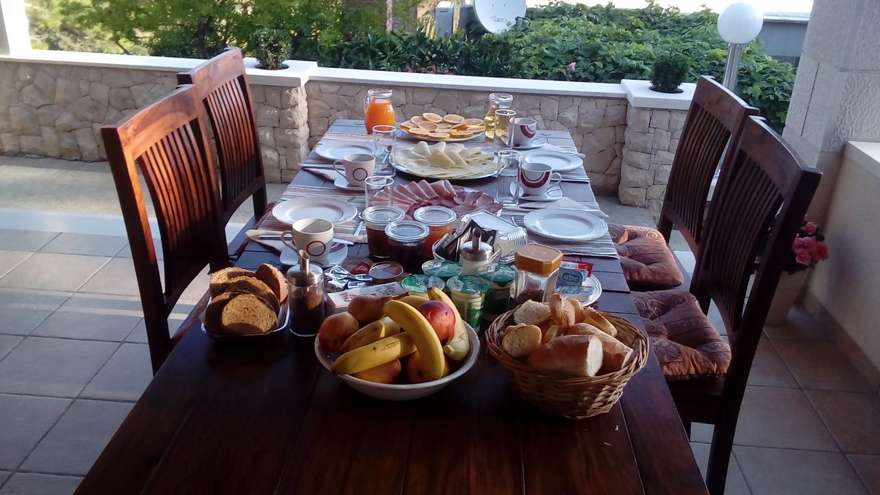 Villa Apartments Mate Cebalo Лумбарда Екстериор снимка